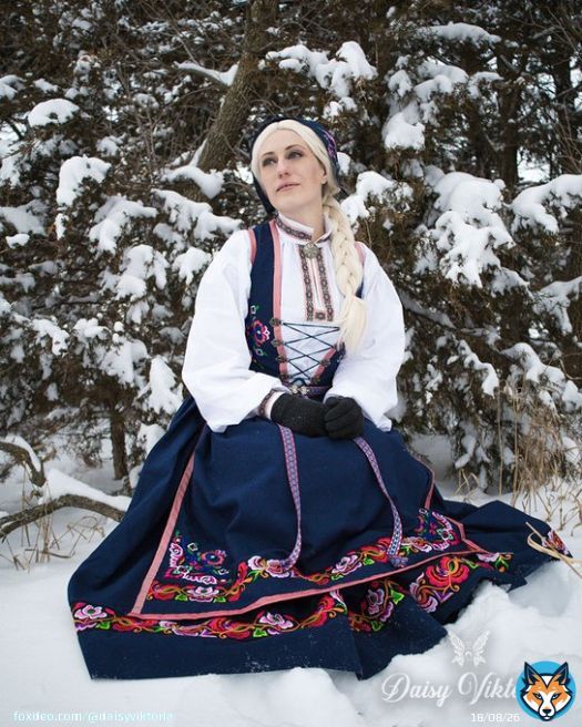 It's almost 17 mai! Tune in to my Youtube channel tomorrow to see what people wear to honor Norway!  #bunad #17mai #folkdr&auml;kt #folkedrakt #norway #norwegian #norwegianamerican #fantasydress #folkdress #folkcore #dirndl #folkcostume #elsa #tradittionaldress #scandinavia