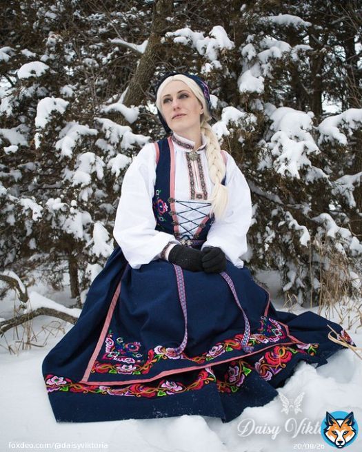 It's almost 17 mai! Tune in to my Youtube channel tomorrow to see what people wear to honor Norway!  #bunad #17mai #folkdr&auml;kt #folkedrakt #norway #norwegian #norwegianamerican #fantasydress #folkdress #folkcore #dirndl #folkcostume #elsa #tradittionaldress #scandinavia