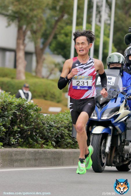 【#大阪マラソン】トヨタ自動車 西山和弥さん 初マラソン日本人最高記録おめでとうございます！！タイムを狙ったという力強い走り、お見事でした！