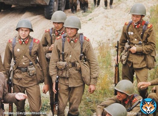 Even tho its commonly advised to not use olive buckle belts for Soviet impression as they were not normally issued pictures can be seen of soldiers using them sometimes