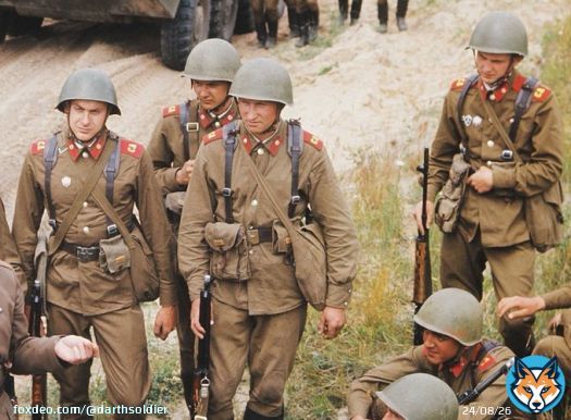Even tho its commonly advised to not use olive buckle belts for Soviet impression as they were not normally issued pictures can be seen of soldiers using them sometimes