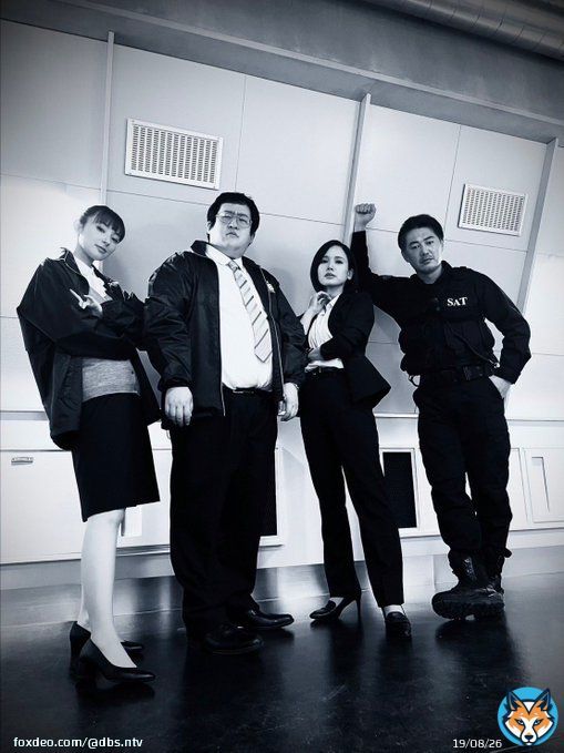 ついに今夜、最終回 3/18(土)夜10時放送  ／ #モノクロクールシリーズ 指揮本部 ＼  鬼と戦う武蔵をそれぞれのやり方で援護射撃してきた指揮本部の面々！ 最終回、彼らの動きからも目が離せない  #ソニン #平山浩行 #宮本茉由 #ぐんぴぃ(#春とヒコーキ)  大病院占拠 &uarr;21:50頃〜放送中に