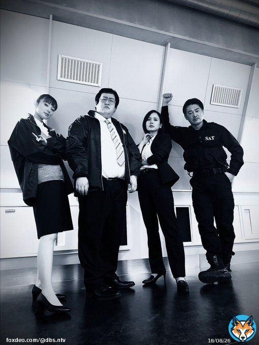 ついに今夜、最終回 3/18(土)夜10時放送  ／ #モノクロクールシリーズ 指揮本部 ＼  鬼と戦う武蔵をそれぞれのやり方で援護射撃してきた指揮本部の面々！ 最終回、彼らの動きからも目が離せない  #ソニン #平山浩行 #宮本茉由 #ぐんぴぃ(#春とヒコーキ)  大病院占拠 &uarr;21:50頃〜放送中に