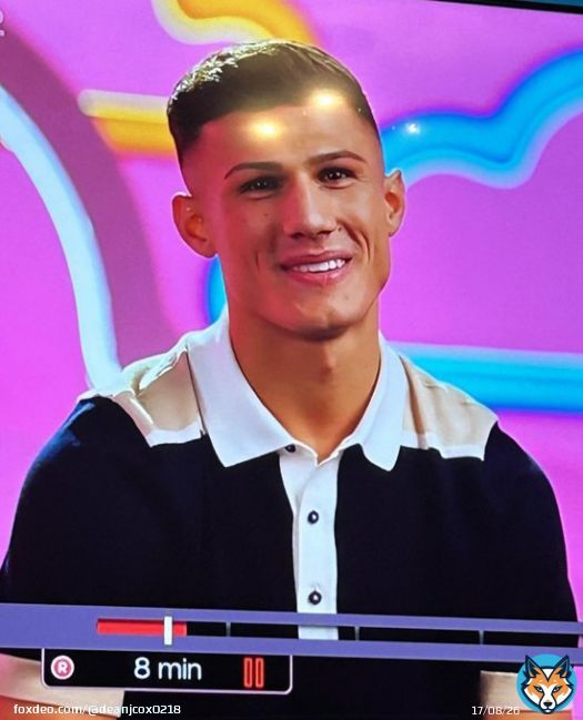 &lsquo;My mum says i look like Ronaldo&rsquo; #LoveIsland
