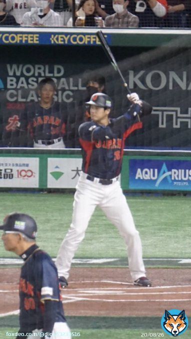 サイコロ情報ではないですが&hellip; WBC日本代表優勝おめでとう キャンプからずっと応援してました  ここで密かにボーカル畔柳のWBCの秘蔵写真を(・&forall;・) サイコロライブでも使用しているカメラが大活躍してくれました！  サイコロ　畔柳  #WBC #侍ジャパン #大谷翔平 #村上宗隆 #吉田正尚 #戸郷翔征