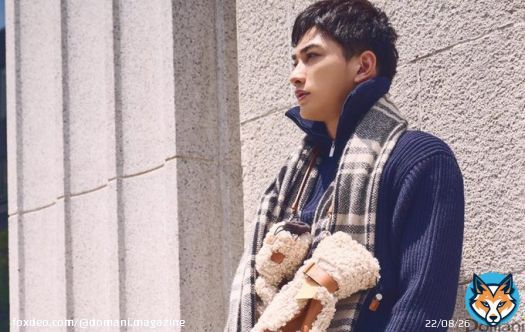 #町田啓太 さんの連載Vol.22公開です！ 「大人の冬小物」の後編は、ヨーロッパの街並みのような佇まいを見せるスタイリッシュな町田さんのポートレートはもちろん見どころですが、大きなギャップがある!?インタビューも必見です。  連載\u25b6\ufe0e  #町田啓太effective @gekidanexile