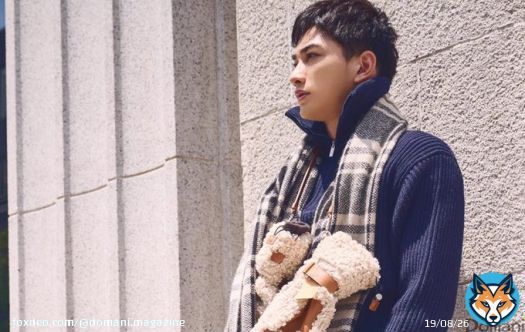 #町田啓太 さんの連載Vol.22公開です！ 「大人の冬小物」の後編は、ヨーロッパの街並みのような佇まいを見せるスタイリッシュな町田さんのポートレートはもちろん見どころですが、大きなギャップがある!?インタビューも必見です。  連載\u25b6\ufe0e  #町田啓太effective @gekidanexile