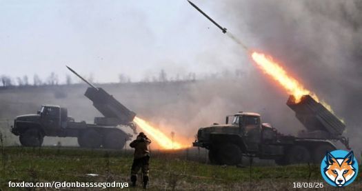 Российская армия ведёт мощную артподготовку в Харьковской и Сумской областях. Идёт мощный обстрел украинских позиций.  К линии фронта ВСУ накапливают резервы, местные жители сообщают множество машин с военными.