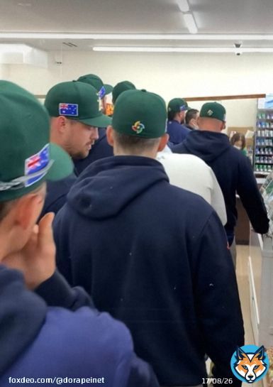 WBC　オーストラリア代表  ユニホーム姿で日本のコンビニに
