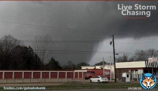 BREAKING: A large tornado has impacted Selma, Alabama, causing significant damage. (via Ryan Cartee from @LiveStormsMedia.) #alwx