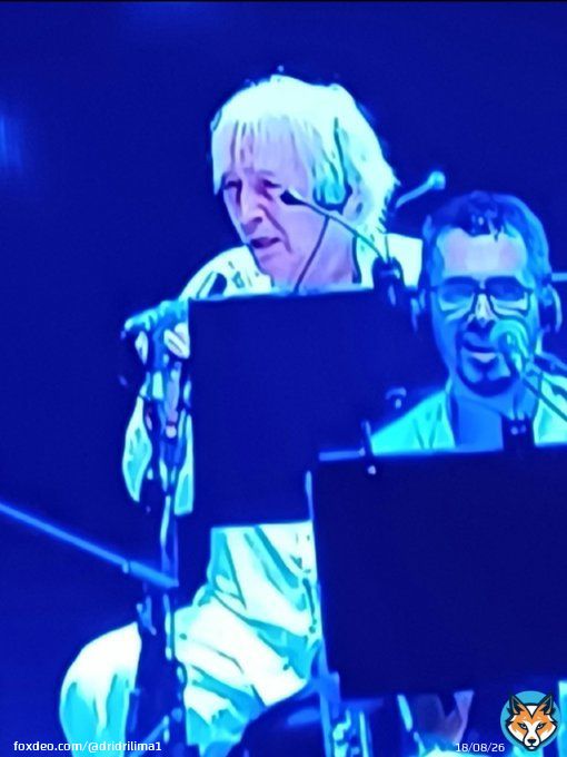 O qu&ecirc; Boris Johnson t&aacute; fazendo no show do @zecapagodinho ? #ShowdaVirada