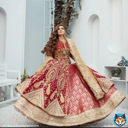 All women are pretty without makeup &ndash;&ndash; but with the right makeup they can be pretty powerful #MorningFolks #Traditionaldress #heavysuit #selflove