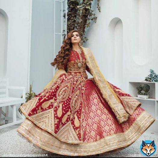 All women are pretty without makeup &ndash;&ndash; but with the right makeup they can be pretty powerful #MorningFolks #Traditionaldress #heavysuit #selflove
