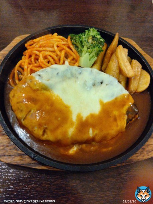 また&hellip;ハンバーグ&hellip; 今日は【麻里の】という 洋食屋さん(*^^*)  付け合せの、お野菜が 美味しかった( *ˊᵕˋ*) 〜ᐝ  そして帰宅 今、ムツゴロウさん見てます  目が離せない  鳥さん꒰ঌ(&nbsp;&bull;ɞ&bull;)໒꒱ ﾊﾟﾀﾊﾟﾀ 晩御飯  #bTwitFi  ⸜⸝ピョ\u266a