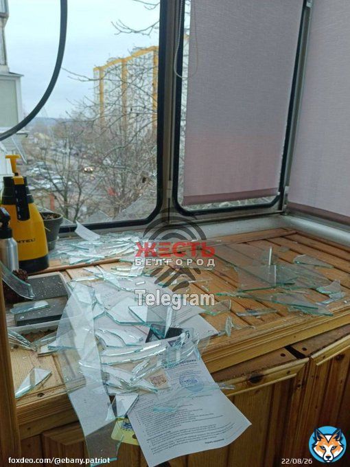Русские оккупанты обстреляли сегодня украинский Белгород. Выбиты стекла в домах, разбиты машины.