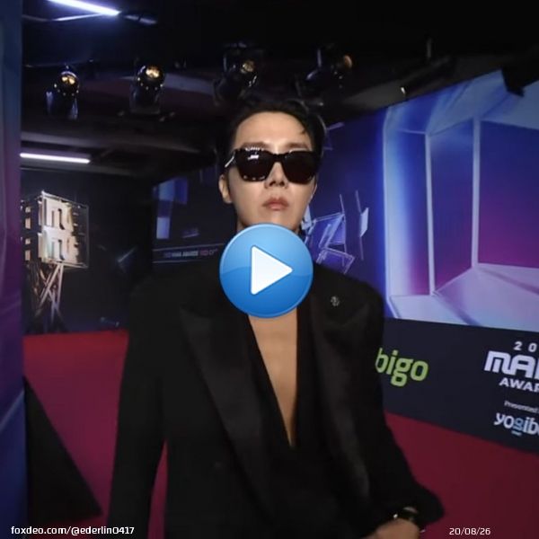 &mdash; #JHOPE dejo a todo el mundo impacto y con la boca abierta con su OUTFIT, se apoder&oacute; en solo segundos de la red carpet   J-HOPE AT MAMA TODAY J-HOPE AT RED CARPET #JHOPEatMAMA2022 #jhopexMAMA