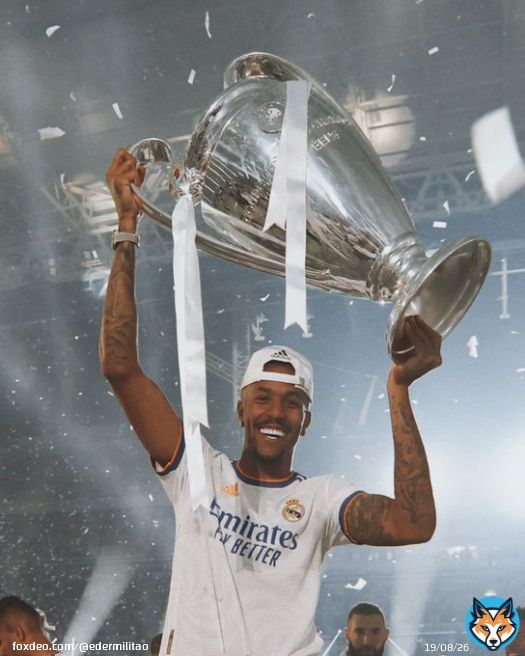 Un honor ser parte de la historia de este club!  #121A&ntilde;osDeLeyenda @realmadrid