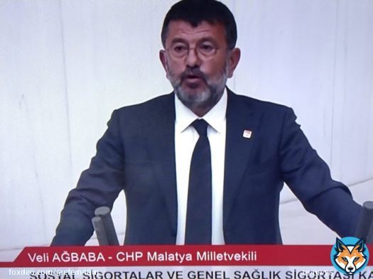 #EmeklilikteYaşaTakılanlar Veli Ağbaba Milletvekilimiz herşeyi &ouml;zetledi.Dinliyoruz Ger&ccedil;ekten g&uuml;zel konuşuyor.Bir an &ouml;nce tastamam eksiksiz &ccedil;ıkar.