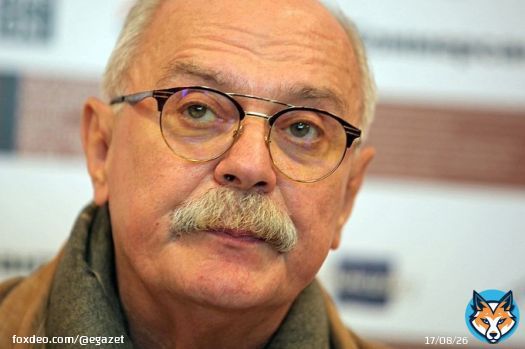 Никита Михалков в тяжёлом состоянии госпитализирован в больницу  77-летнего режиссёра госпитализировали в ГКБ, однако после этого перевезли в другую больницу с помощью реанимационной бригады. У Михалкова диагностирована ковидная пневмония, его состояние оценивается как тяжёлое