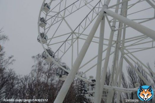 Самара жжёт! В честь Дня защитника Отечества в парке Гагарина 23 февраля пройдет акция для мужчин. Они смогут прокатиться на колесе обозрения за полцены. А 25 и 26 февраля в парке пройдет другая акция &mdash; для семей с детьми билет на аттракцион будет стоить всего 500 рублей!