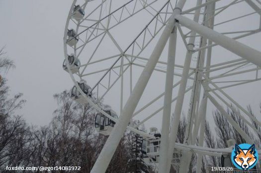 Самара жжёт! В честь Дня защитника Отечества в парке Гагарина 23 февраля пройдет акция для мужчин. Они смогут прокатиться на колесе обозрения за полцены. А 25 и 26 февраля в парке пройдет другая акция &mdash; для семей с детьми билет на аттракцион будет стоить всего 500 рублей!