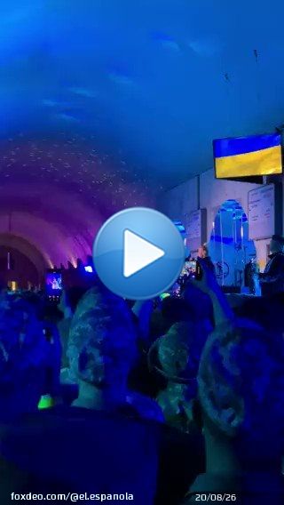 'Геть з України, москаль некрасівий!' Верка Сердючка спела для украинских защитников в метро