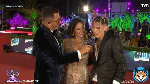 Eduardo: Marcianeke, como lo est&aacute;s pasando ?  Marcianeke: grygjvekdkdvslskdvwvna sndjdhwbsbsjwhw jajajaajajja  #NocheCero