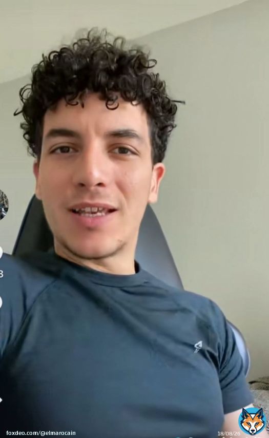 شكون شاف الفيديو ديال هاد الشاب المصري أنس الحبيب لي ساكن في هولاندا هز سنسلة وقفل وسد الباب ديال السفارة المصرية في هولاندا بسنسلة ودار ليه القفل\u26e9\ufe0f\u26e9\ufe0fوخرج السفير قاليه حل الباب وقاليه هاد الشاب راه مسدود من عندكم\ud83e\udd23السفيرالسفير تعصب قاليه حل الباب قاليه أنس ماشي أنا لي محاصرك بلاتي نتاصلو بميريكان وتجي تشوف شكون حاصر السفارة واش القفل من عندي ولا من عندك\ud83e\udd26بدا السفير كايغوت وهو يقوليه أنس باش تعرفني راني معاك هاك البيض وهو يمدو ليه بين الكرياج ديال الباب ولاح ليه جوج كيلو دقيق وقاليه راه حنا مسلمين وخا الحصار مانتخلاش عليك السفير فواحد اللقطة كشكش