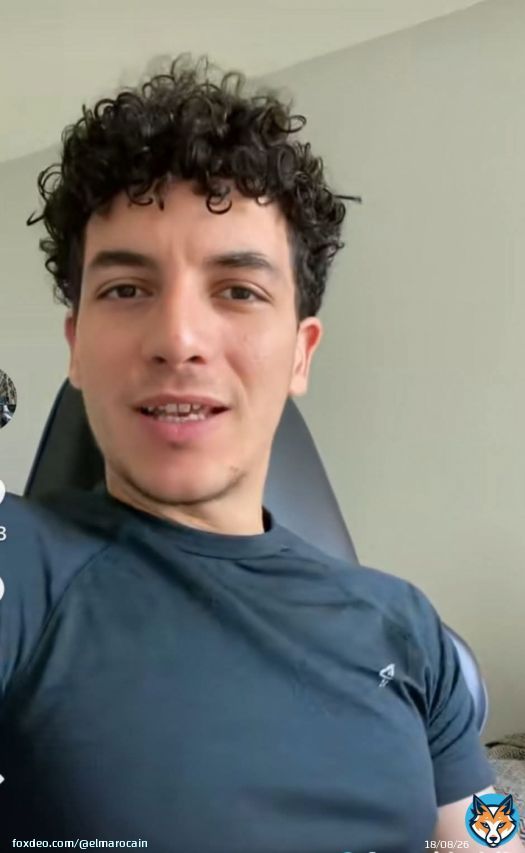 شكون شاف الفيديو ديال هاد الشاب المصري أنس الحبيب لي ساكن في هولاندا هز سنسلة وقفل وسد الباب ديال السفارة المصرية في هولاندا بسنسلة ودار ليه القفل\u26e9\ufe0f\u26e9\ufe0fوخرج السفير قاليه حل الباب وقاليه هاد الشاب راه مسدود من عندكم\ud83e\udd23السفيرالسفير تعصب قاليه حل الباب قاليه أنس ماشي أنا لي محاصرك بلاتي نتاصلو بميريكان وتجي تشوف شكون حاصر السفارة واش القفل من عندي ولا من عندك\ud83e\udd26بدا السفير كايغوت وهو يقوليه أنس باش تعرفني راني معاك هاك البيض وهو يمدو ليه بين الكرياج ديال الباب ولاح ليه جوج كيلو دقيق وقاليه راه حنا مسلمين وخا الحصار مانتخلاش عليك السفير فواحد اللقطة كشكش