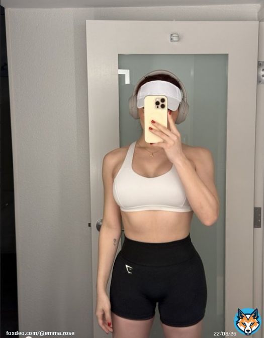 I find it incredibly difficult to keep up a workout regimen when traveling, send help and by help I mean dick so I can at least get my cardio up