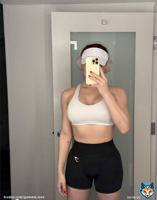 I find it incredibly difficult to keep up a workout regimen when traveling, send help and by help I mean dick so I can at least get my cardio up