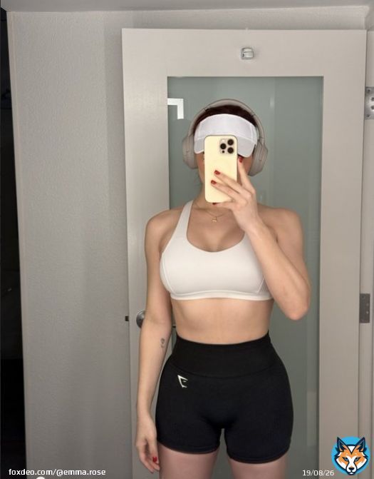 I find it incredibly difficult to keep up a workout regimen when traveling, send help and by help I mean dick so I can at least get my cardio up
