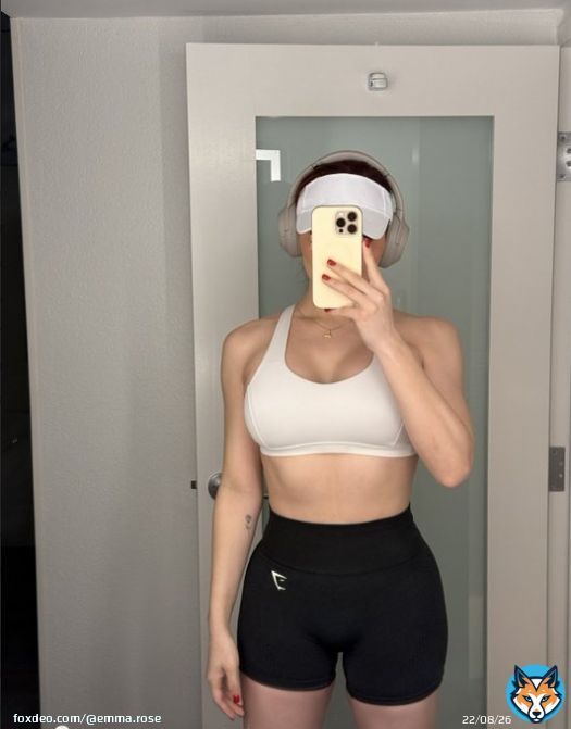 I find it incredibly difficult to keep up a workout regimen when traveling, send help and by help I mean dick so I can at least get my cardio up