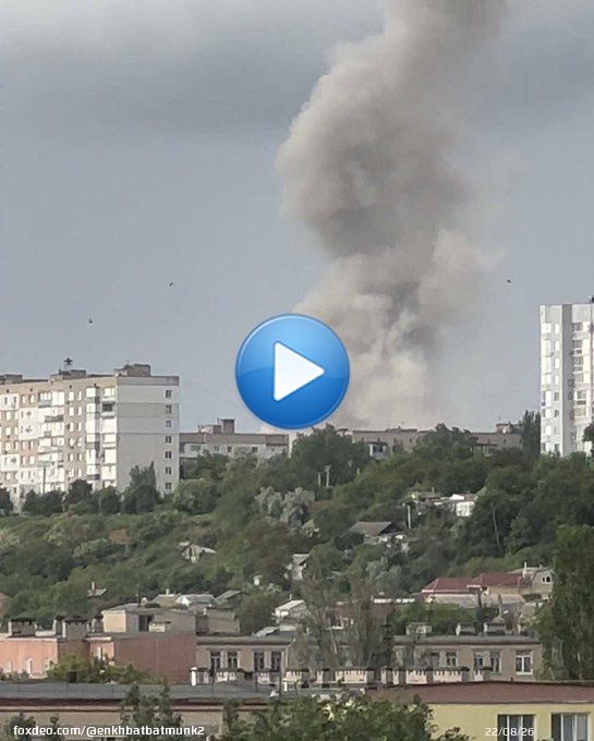 Эзлэгдсэн #Бердянск хотод хүчтэй дэлбэрэлт болсон талаар орон нутгийн хэвлэлүүд мэдээлж байна  Дэлгэрэнгүйг тодруулж байна.