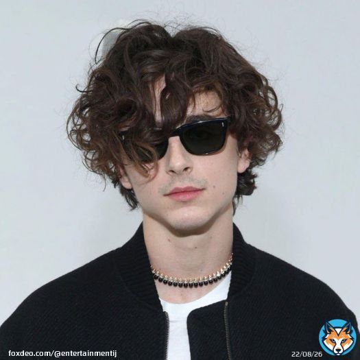 СЛУХ: Тимоти Шаламе и Кайли Дженнер тайно встречаются с января 2023 года  Об этом сообщил аккаунт DeuxMoi, публикующий сплетни о знаменитостях, которые зачастую оказываются правдой