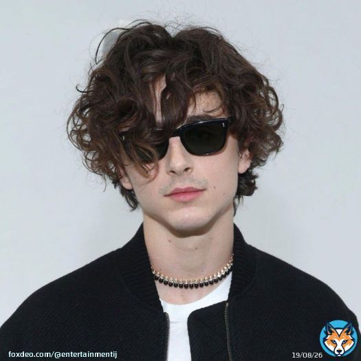 СЛУХ: Тимоти Шаламе и Кайли Дженнер тайно встречаются с января 2023 года  Об этом сообщил аккаунт DeuxMoi, публикующий сплетни о знаменитостях, которые зачастую оказываются правдой