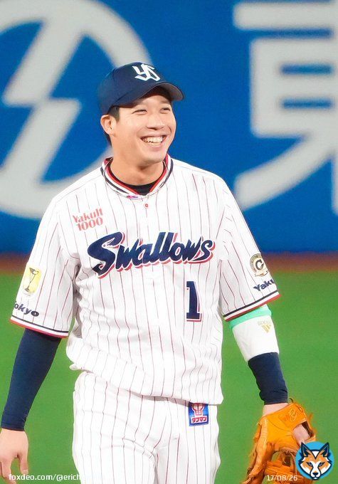 守備練習中のいつもの可愛い笑顔、日本シリーズでも健在だった山田哲人さん  (2022.10.22) #swallows #山田哲人