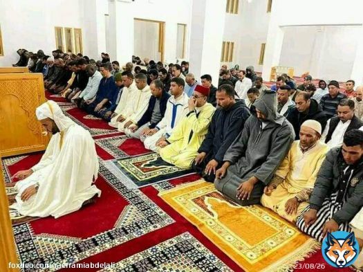 إقامة أول صلاة تراويح  في مسجد  #الكركراتأول نفحات #رمضان_المبارك    الحمد لله كل الحمد  المنطقة يعمها الأمن و الأمان  و يرفع فيها الآذان