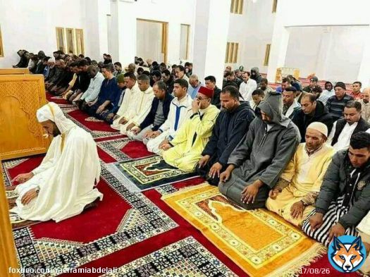 إقامة أول صلاة تراويح  في مسجد  #الكركراتأول نفحات #رمضان_المبارك    الحمد لله كل الحمد  المنطقة يعمها الأمن و الأمان  و يرفع فيها الآذان