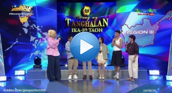 Ang cute ng outfit mo Darren. Bagay na bagay! Oppa D! #DARREN @Espanto2001 #ShowtimeLovesYou