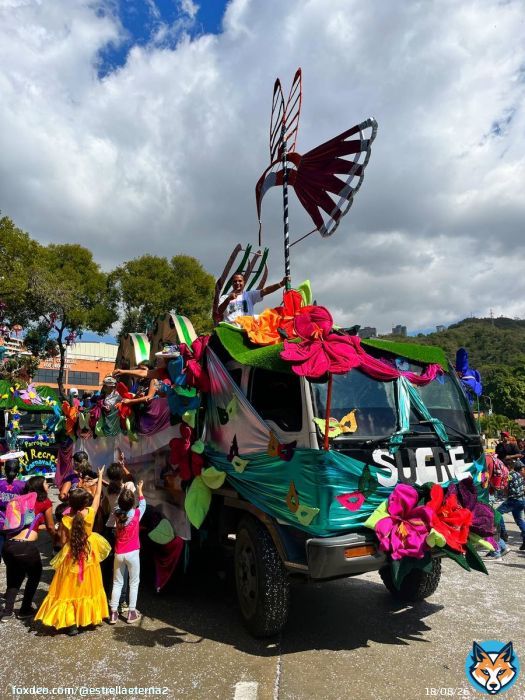 #RetornoFeliz @DorlinVolvio ....QuoteRadio Miraflores #LaVozDeLaVerdad@SomosRMNoticias·Feb 22, 2023#EnFotos Autoridades de Caracas, AJ @gestionperfecta y @Nahumjfernandez, anunciaron las carrozas ganadoras del desfile que se llevó a cabo en el Paseo Los Próceres en el marco de los Carnavales Caracas 2023. Sucre Catedral El Paraíso #RetornoFeliz #22Feb