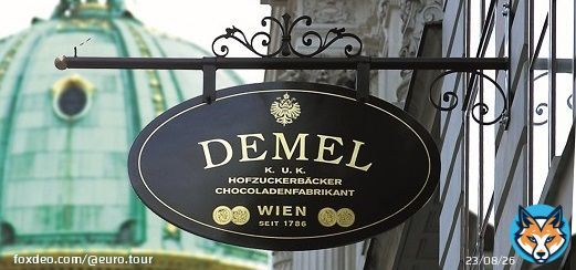 ウィーン、トルテが自慢のカフェ『デメル』　1857年に菓子職人クリストフ・デメルが引き継ぎ、1874年には王室御用達K＆Kの称号を受けました。皇妃 #エリザベート もお忍びでしばしば訪れたカフェ\u266a 公式サイト&rArr; オーストリアのホテル：