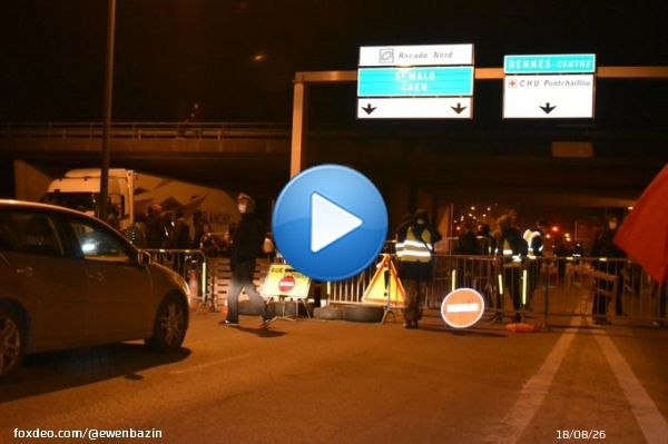Plus de 200 &eacute;tudiants de l'universit&eacute; #Rennes 2 ont commenc&eacute; &agrave; bloquer la route de Lorient (N24)   Des routiers sont attendus pour leur pr&ecirc;ter main forte  #grevedu7mars #greve7mars