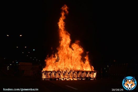 Un feu a &eacute;t&eacute; allum&eacute; sous le pont menant &agrave; la rocade nord de #Rennes   #grevedu7mars #greve7mars