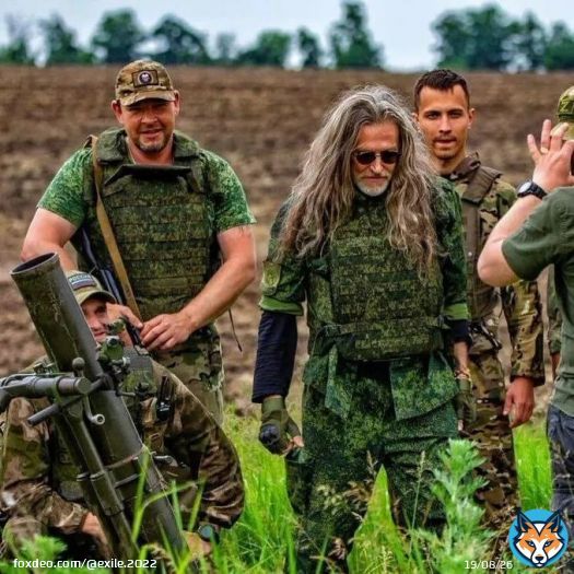 'Безжалостно вырезаем нацизм': Джигурда приехал поддержать российских военных на фронте. Никита Джигурда приехал на фронт к российским военным на Угледарском направлении. Об этом актёр написал в своих соцсетях.