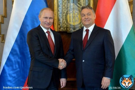 Венгрия пригрозила наложить вето на санкции ЕС против российских энергоресурсов. The Insider ещё несколько лет назад писал, что у России есть компромат на венгерского премьера Орбана: запись, на которой преступный авторитет Могилевич передаёт ему чемодан с деньгами