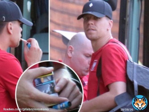 Szczesny: &ldquo;Smoking? There are aspects of my personal life that I don't change, and it's nobody's business if I smoke&rdquo;.  &ldquo;If anyone thinks they can change my personal life, try again, it has never worked!&rdquo;, told Mundo Deportivotivo.