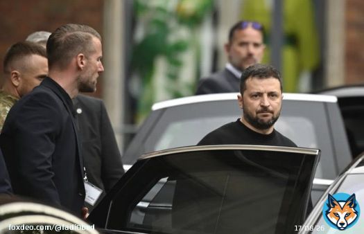 حضور الرئيس زيلينسكي لقمّة الدّجاج العربية، تنازل  كبير، لكن القائد لا يدّخر جهد لأجل الدّفاع عن بلاده وشعبه، حتى لو كان ثمن ذلك الجلوس مع الأنذال. #القمة_العربية