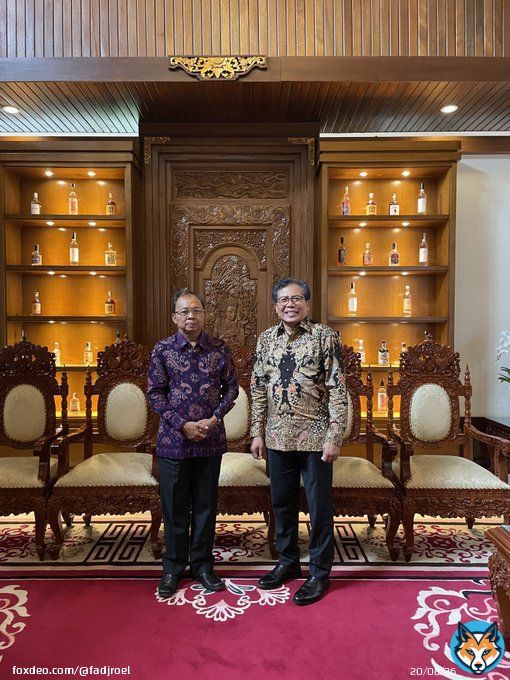 Meeting with Governor of Bali Mr. I Wayan Koster discuss on #Kazakhstan tourism to Bali, Cultural collaboration as #BaliNightKazakhstan sister city Bali-Almaty, protection of workers from Bali etc ~ #DubesRIKazakhstanTajikistan #IniDiplomasi #RintisKemajuan  ⁦@Kemlu_RI⁩
