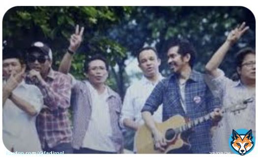 Demokratisasi Demokrasi! Pilpres tahun 2014 mendukung Capres @jokowi bersama ⁦@killthedj⁩ alm. Glenn Fredly @aniesbaswedan @ridhohafiedz & Erwin Gutawa. Sukseskan #Pilpres2024 dengan Semangat #Reformasi1998 ! ~ #DubesRIKazakhstanTajikistan #IniDiplomasi #RintisKemajuan